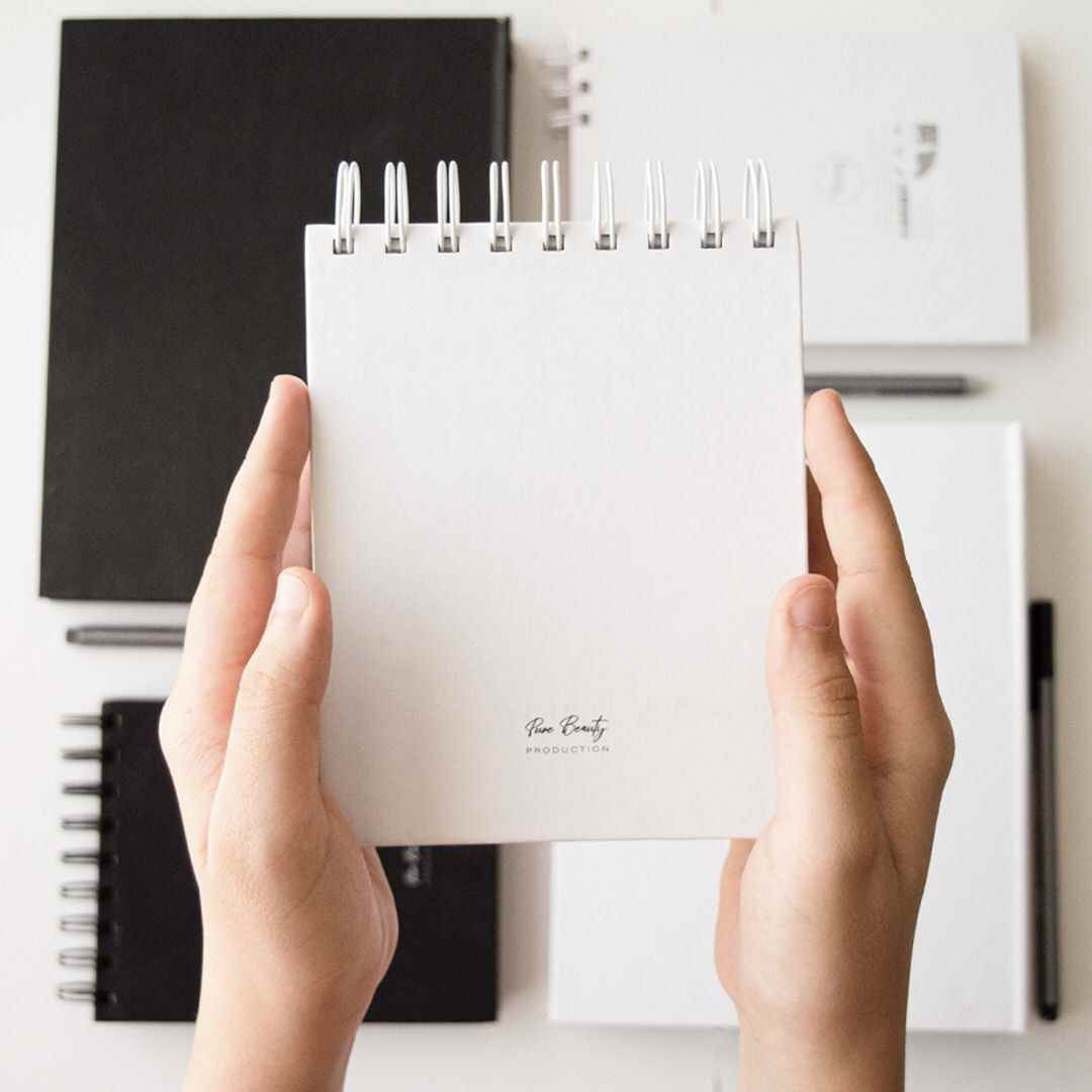 دفتریادداشت 100برگ سایز14*12 سیم ازبالاجلدسخت( کاغذسفید) برگ سری پیور بیوتی کد71515