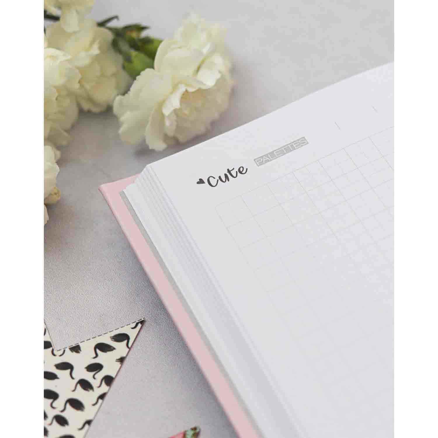 دفتر100برگ شطرنجی A5 ته دوخت جلد سخت طلاکوب/نقره برگ سری کیوت پالت  کد70501