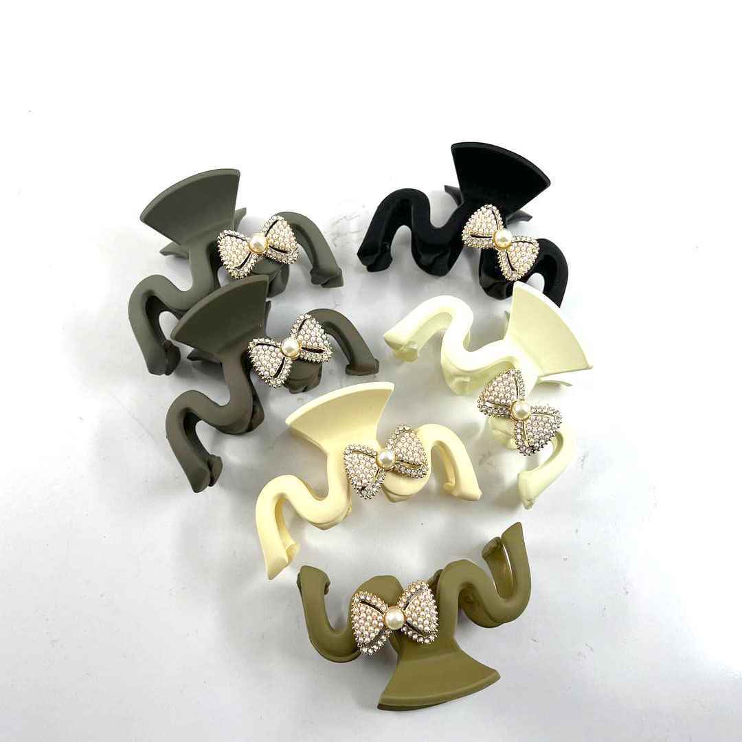 کلیپس  خرچنگی پاپیون دار